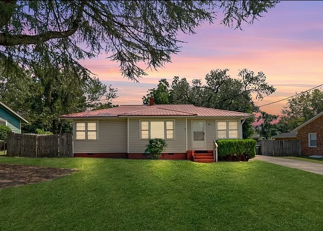 Building Photo - 909 Sandalwood Dr