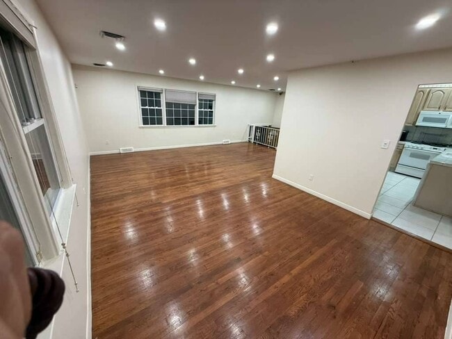 Building Photo - 67-06 171st St