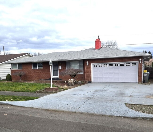 Building Photo - HUGE Bonus room ! Remodeled !  Hardwood Flooring Throughout & New Carpet in Bedrooms, Tile, Grani...