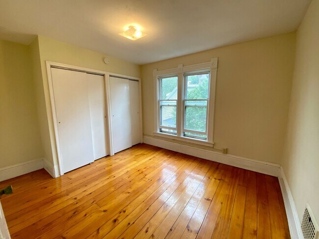 Photo - 947 E Gorham St Unidad 3