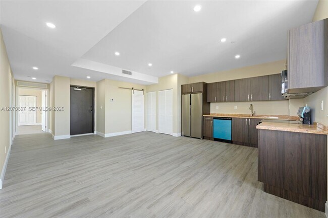 Building Photo - 1020 NW 2nd Ave Unit 302