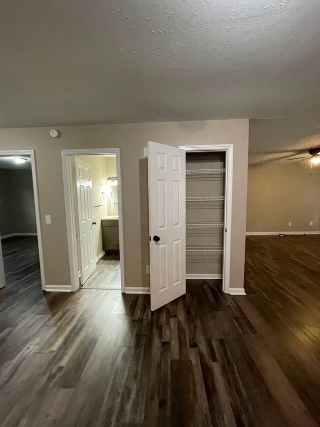 Building Photo - 1006 Northwood Dr Unit A