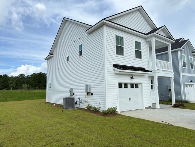 Building Photo - 3 Bedroom 2.5 Bath House in Hawthorne Land...
