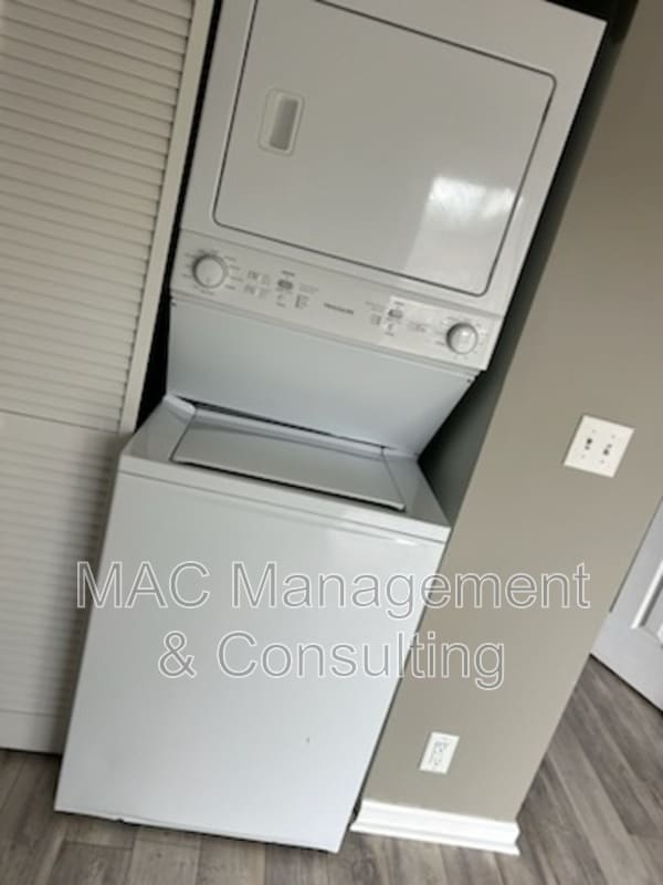 Photo - 1010 Country Club Rd