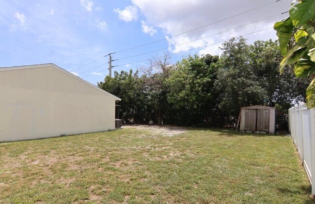 Photo - 3470 SW 4th St
