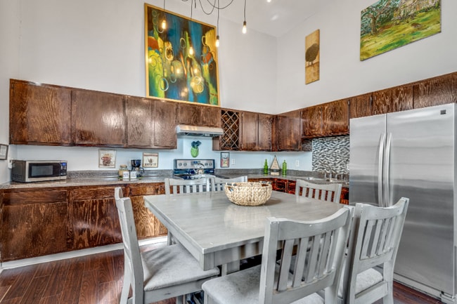 Photo - 1821 S Rampart St Unidad 1821