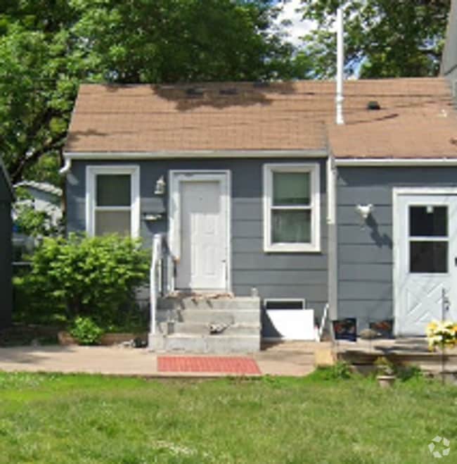 Building Photo - 429 1/2 S Garfield Ave Unit 429 1/2 S Garfield Ave Rental