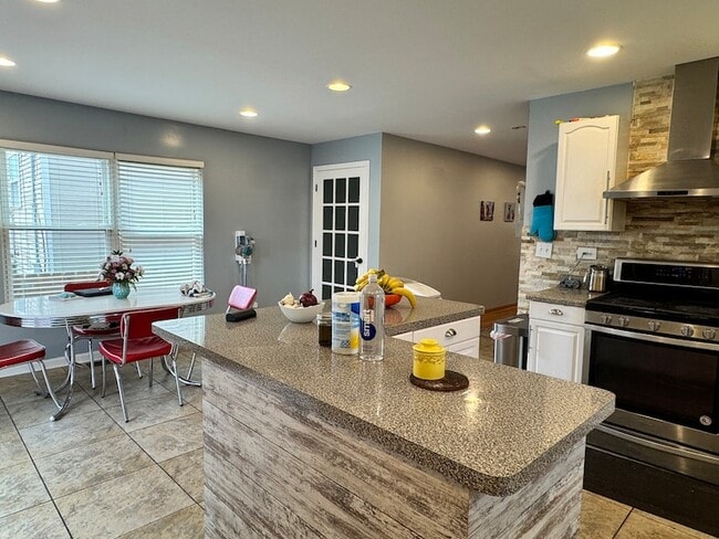 Photo - 1031 N Keeler Ave