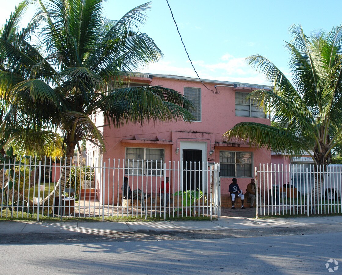 Photo - 1762 NW 70th St Apartments