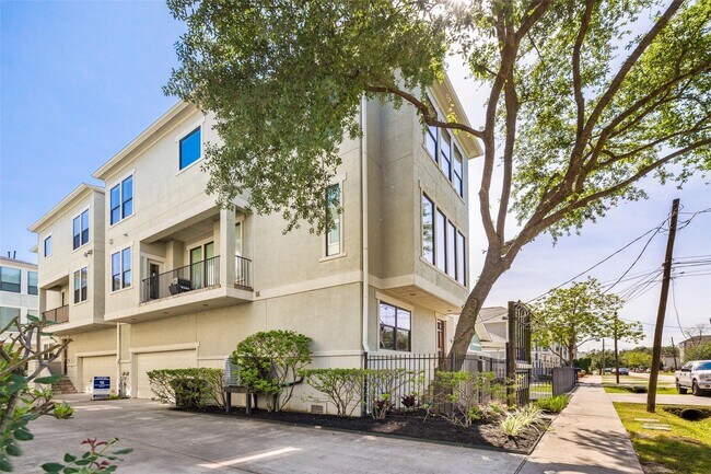 Building Photo - 1320 W 25th St Unit F Rental