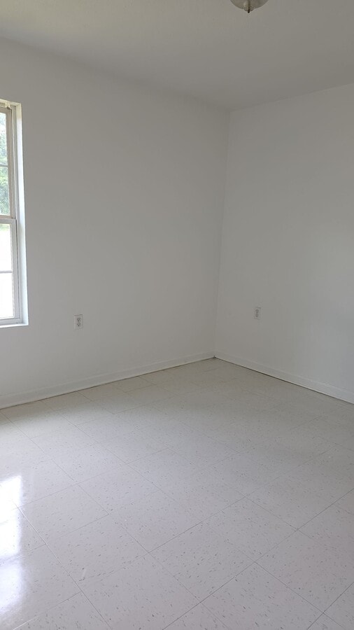 Photo - 114 Greene Ln
