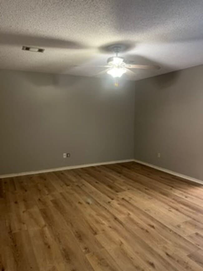 Photo - Nice Large One Level/Three Bedroom/Two Bath Home/Split Plan/Oversized 2 Car Side Entry Garage on ...