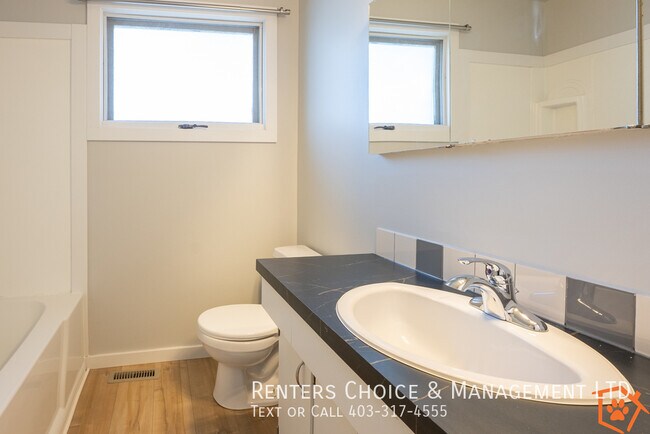 Photo - Pet Friendly House in Coaldale with Fenced Yard