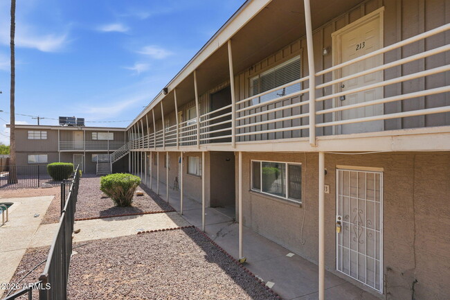Building Photo - 2150 W Missouri Ave Unit 213
