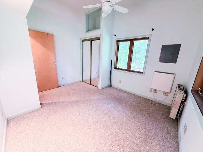 63 Lake Rd Unit 1
