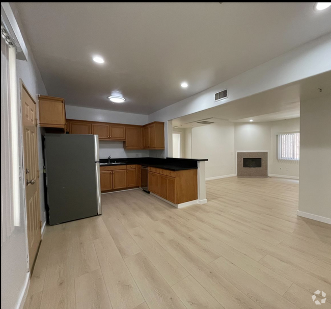 Building Photo - 10849 Fruitland Dr Studio City, CA 91604 Unit 206A Rental