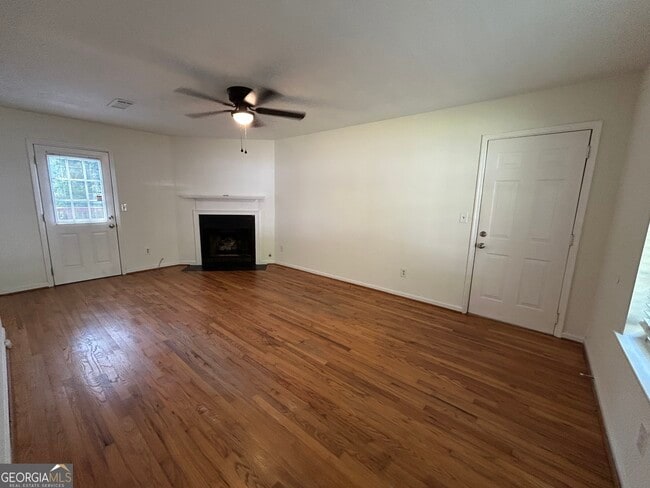 Photo - 745 Country Manor Way