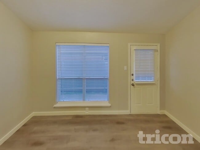 Photo - 4710 Grovetree Ln