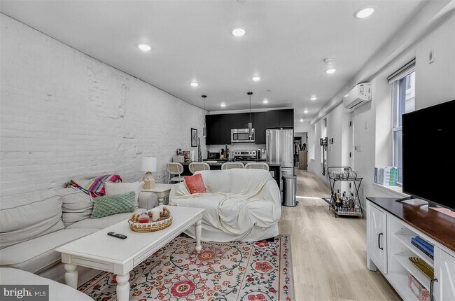 Photo - 2132 Pine St Unit 1R