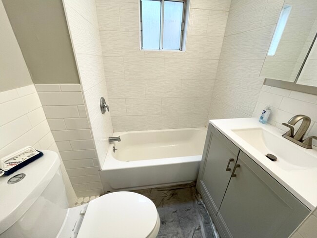 Photo - 31 Falcon St Unit 2