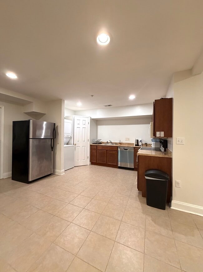 Building Photo - 13704 Old Columbia Pike Unit Lower level