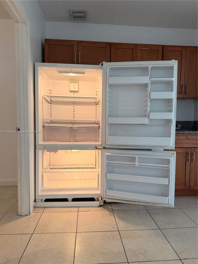 Photo - 2412 NW 34th St Unit 3