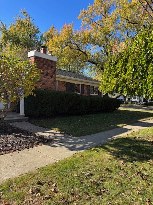 Photo - 3 BED, 1.5 BATH IN DOWNTOWN PLYMOUTH