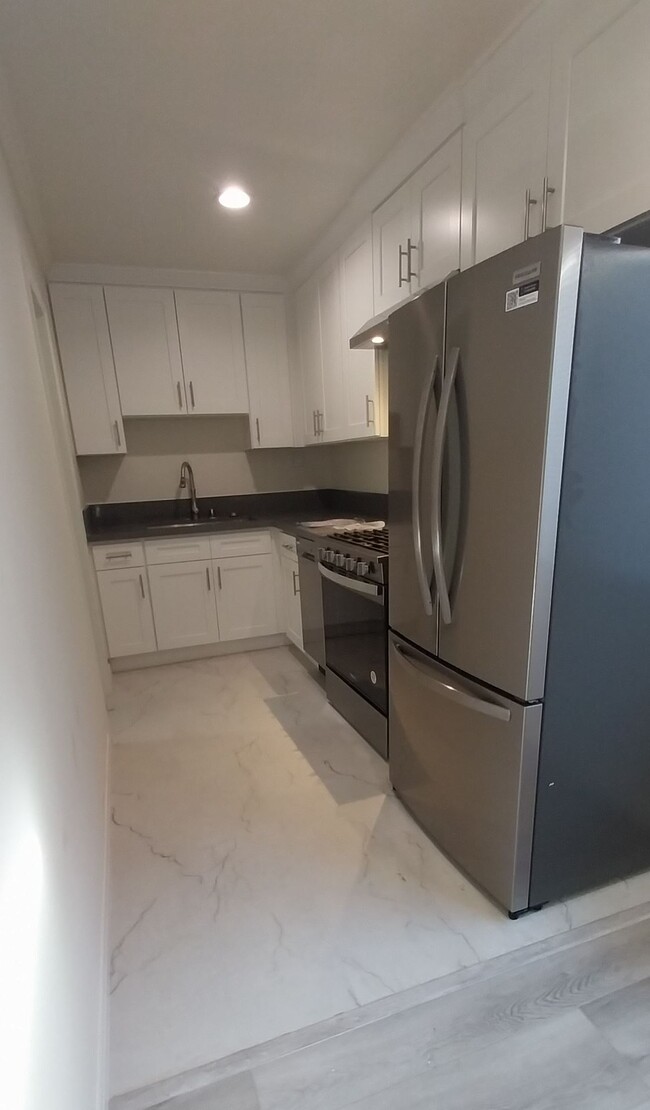 Building Photo - 4455 1/2 S Centinela Ave Rental