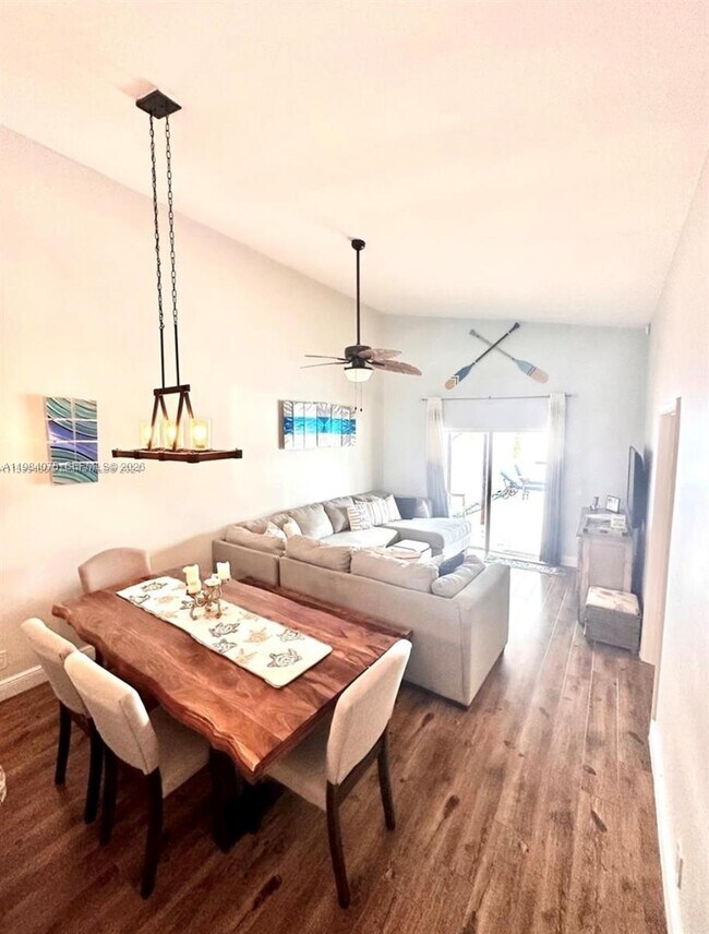 Photo - 2431 SW 58th Manor Unidad 1-2