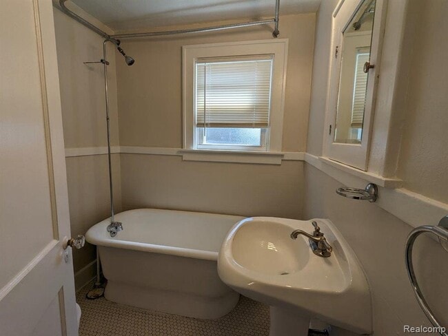 Photo - 203 Gladwin Ave