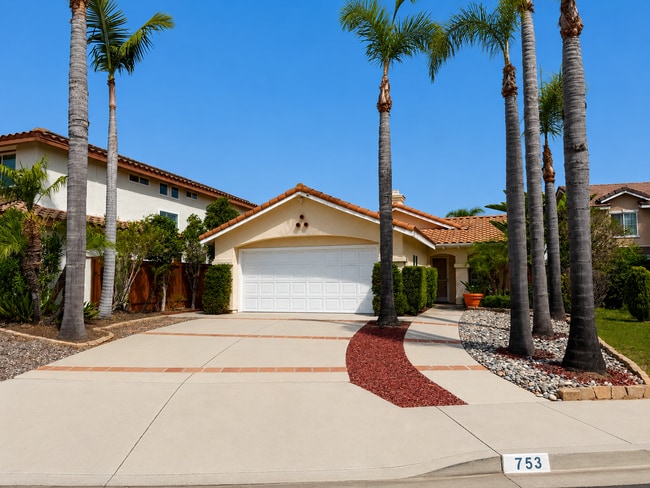 Building Photo - 753 Cardona Ave