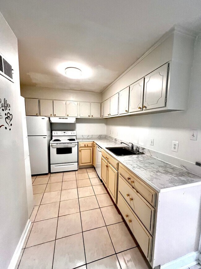 Photo - 4705 Brompton Square