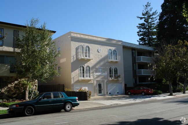 Photo - 506 Almer Rd Apartments