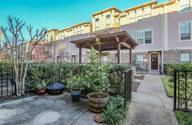 Photo - 1049 W 22nd St Unit C