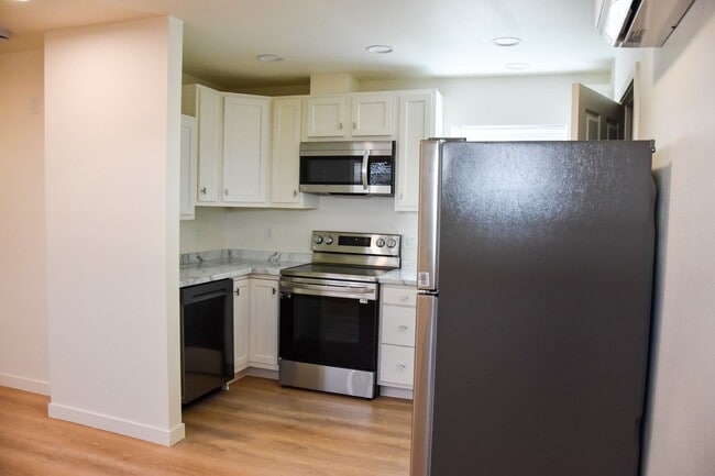 Photo - Newly Built Home Unit Locust (1240) East