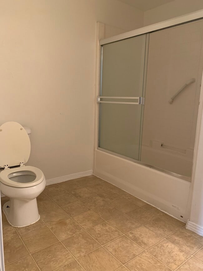 Baño n.° 1 - 100 S Alameda St Unidad 359