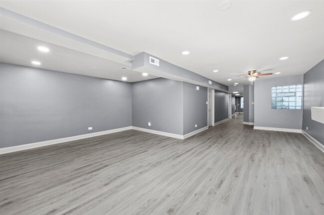 Photo - 4829 S St Lawrence Ave Unidad 1