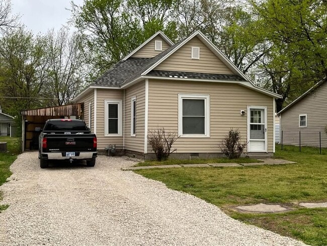 Building Photo - Nice 3 bedroom 1 bathroom