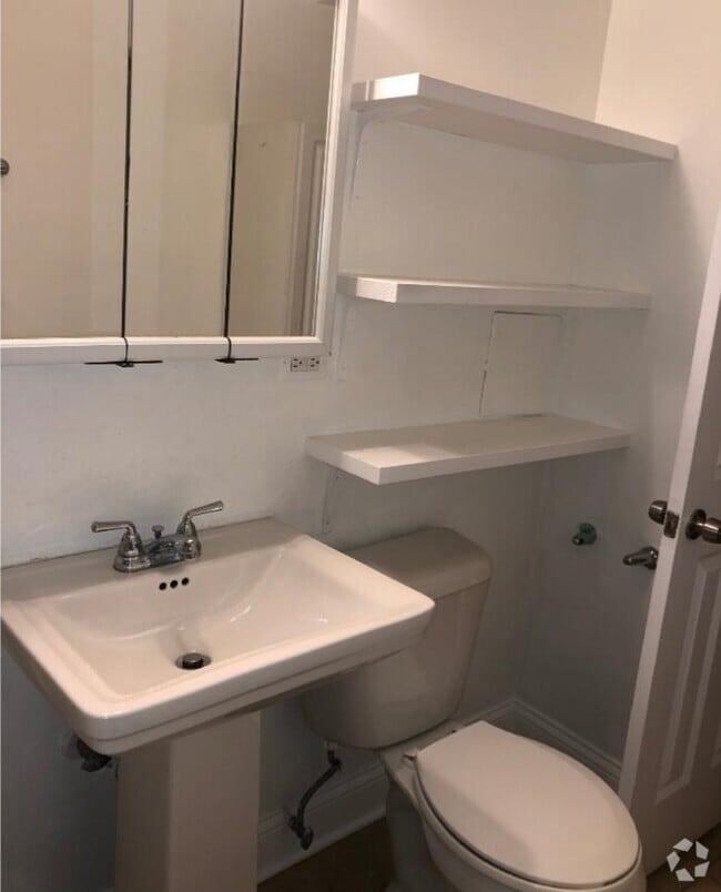 Building Photo - 1231 Clinton Ave Unit 1 Rental