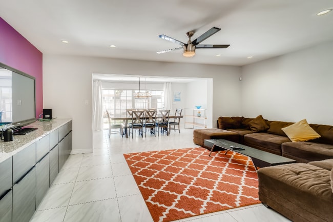 2401 E Elm St