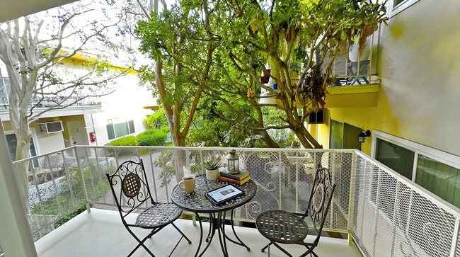 Photo - 445 E Magnolia Blvd