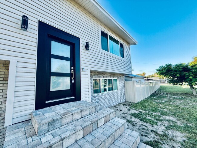 Photo - 279 Marion St