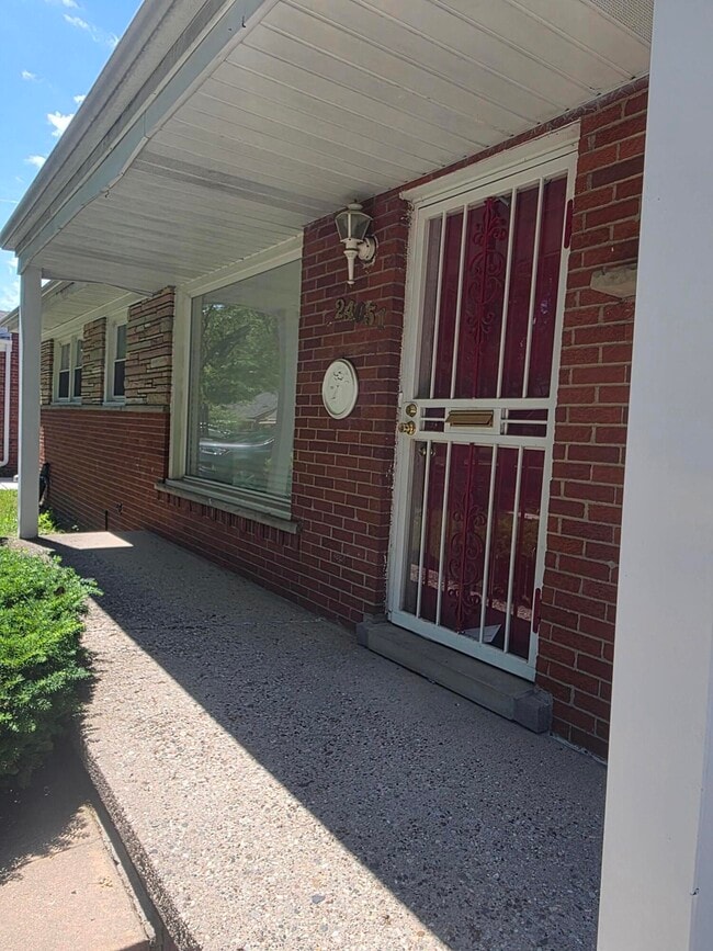 Photo - 24051 Geneva St