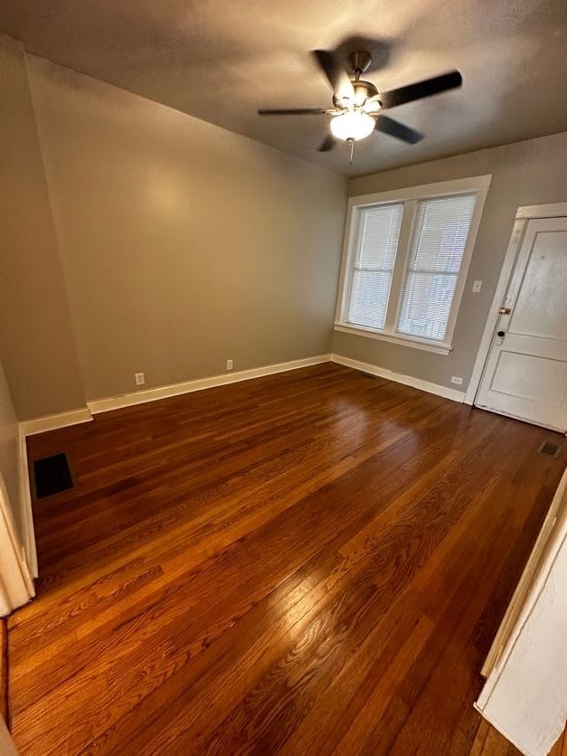 Living Room - 3071 N Haussen Ct Unidad 1R