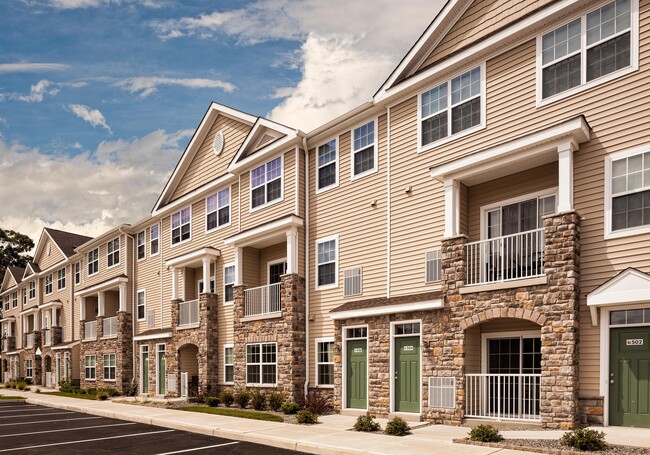 The Avery Townhome Apartments - The Avery Townhome Apartments