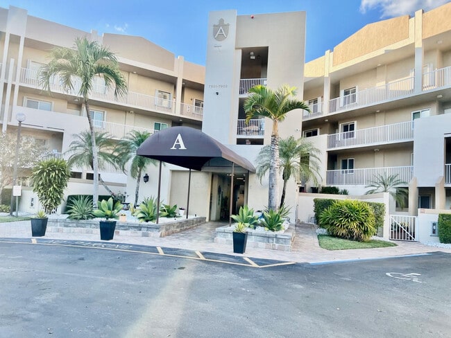 Photo - 7831 Granville Dr Unidad 203