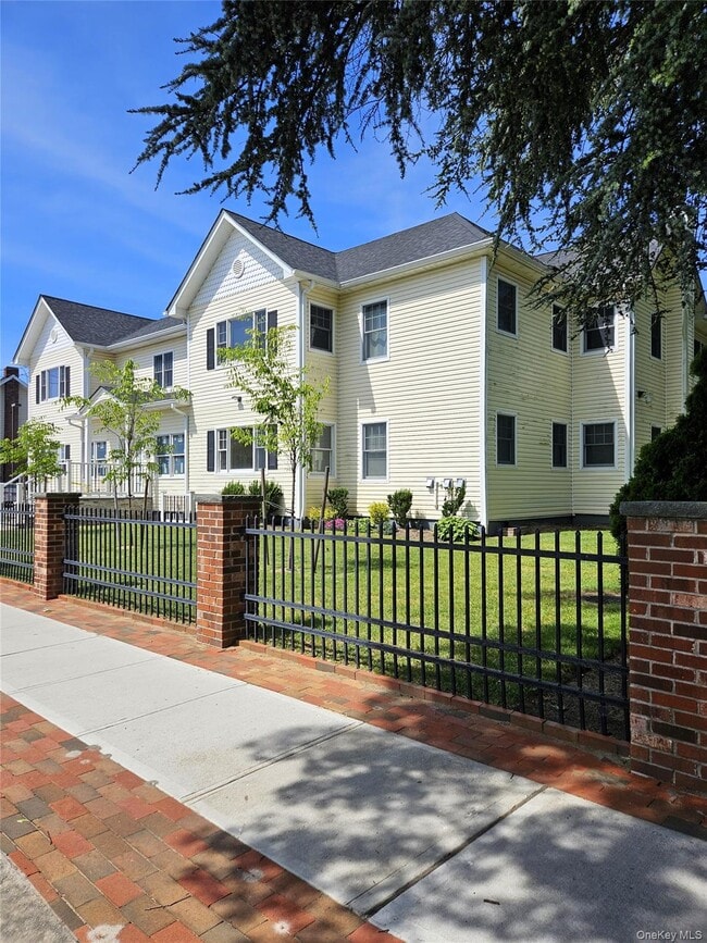 Building Photo - 93 Hempstead Ave Unit # 205