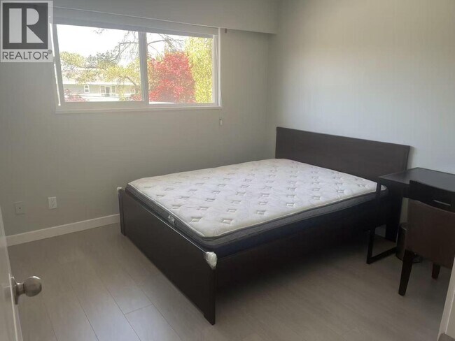 Photo - 2XXX W King Edward Ave