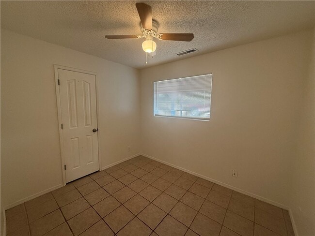 1943 Pico St