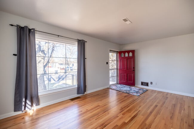 Photo - 3323 Alexander Ave